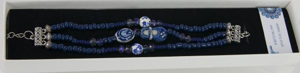 Delfts Blauw Armband 3 strengen met keramiek slofje en tulp, porselein vergeetmijniet in doosje - Afbeelding 4