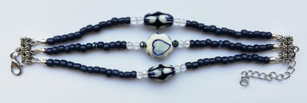 Delfts Blauw Armband 3 strengen, middelste met keramiek hart in doosje - Afbeelding 2
