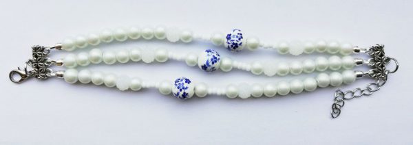 Delfts Blauw Armband 3 strengen wit met vergeetmijniet in doosje - Afbeelding 2