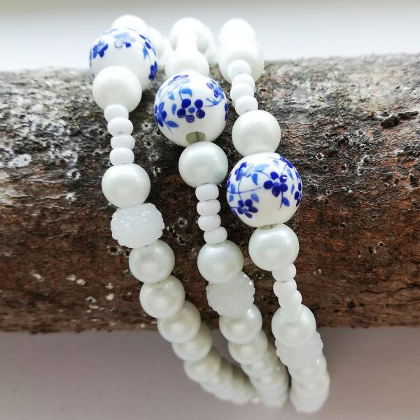 Delfts Blauw Armband 3 strengen wit met vergeetmijniet in doosje