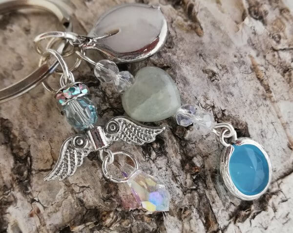 Sleutelhanger Swarovski beschermengel parel, jade hart en blauwe bedel - Afbeelding 2