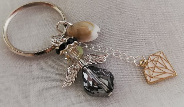 Sleutelhanger Swarovski beschermengel zwart, diamant en schelp