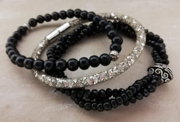 Armbandenset zwart zilverkleur
