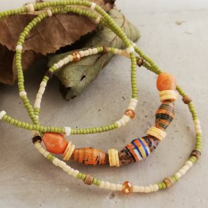 Armbandset olijfgroen met multikleur bruin blauw oranje kralen