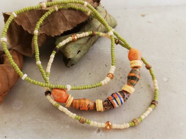 Armbandset olijfgroen met multikleur bruin blauw oranje kralen