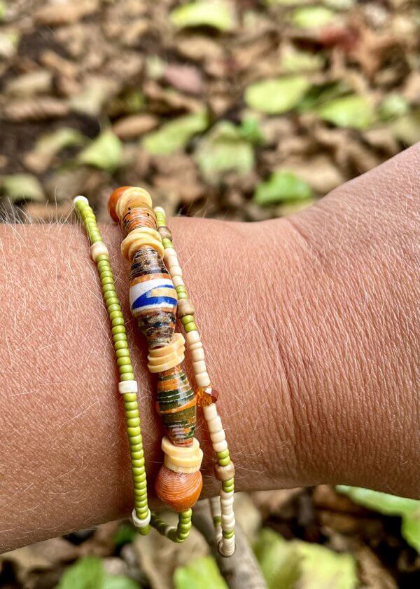Armbandset olijfgroen met multikleur bruin blauw oranje kralen - Afbeelding 2
