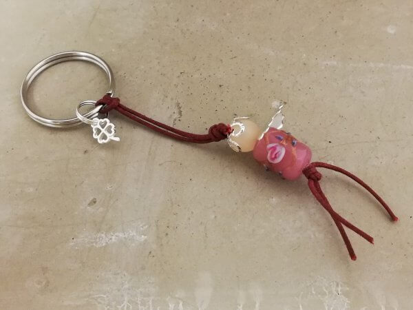 Sleutelhanger beschermelfje oudrose met roos