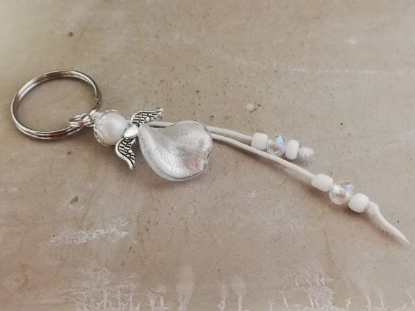 Sleutelhanger beschermengel hart wit
