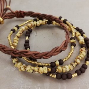 Armbandset bruin goud gemarmerd vlechtleer
