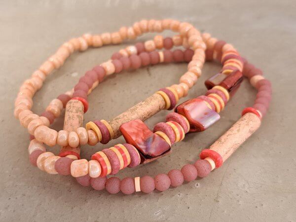 Armbandset perzik roze parelmoer kraal