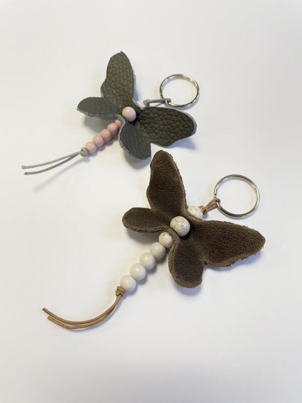 Vlindersleutelhanger rond van hout met duurzaam leer - Afbeelding 3