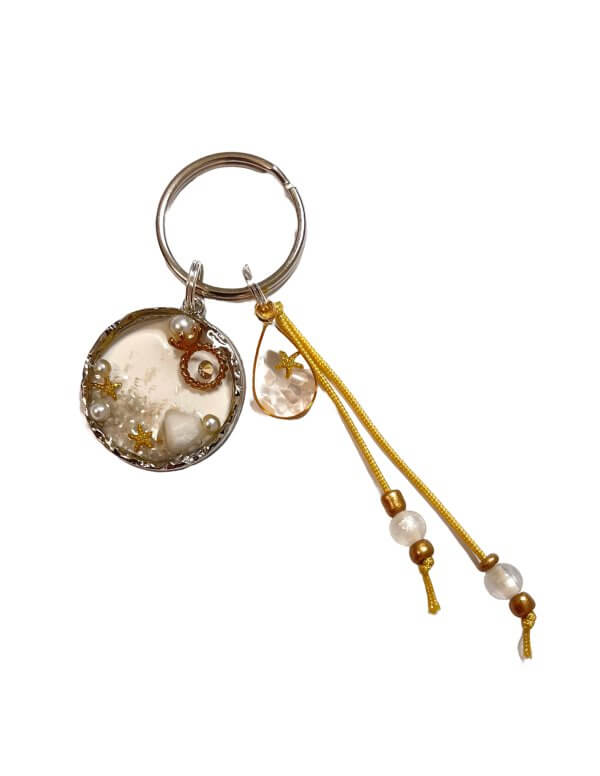 Zomer sleutelhanger schelp parel goud bedel